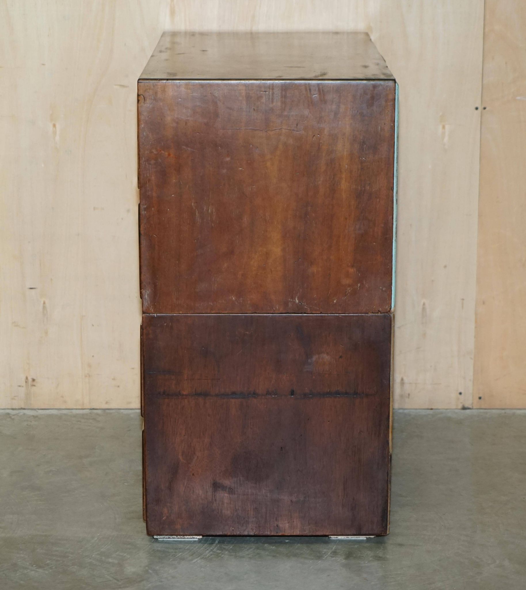 Commode de campagne militaire en acajou circa 1880