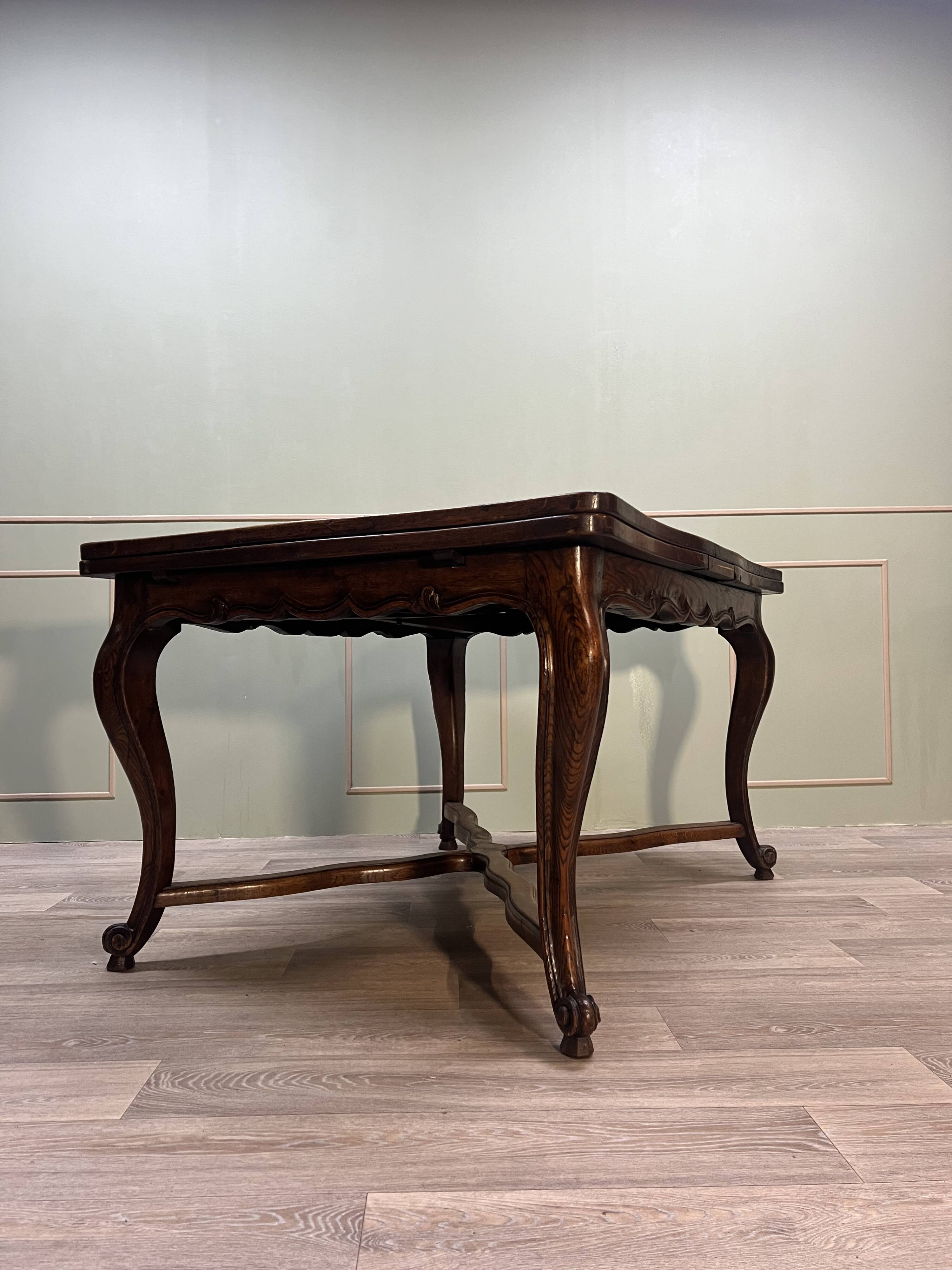 Dining room table in natural wood called italian style with parquet top 19th century