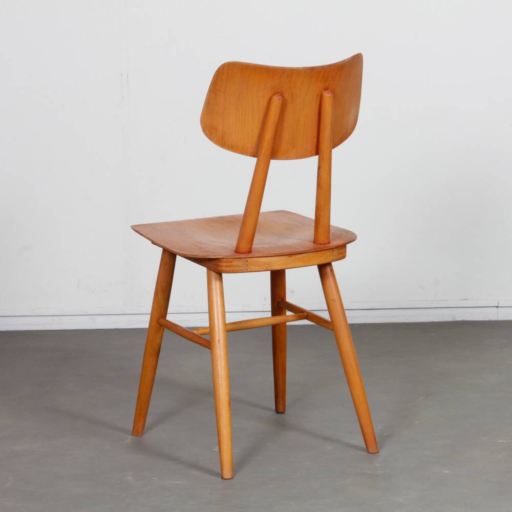 Chaise en bois produite par Ton, 1960