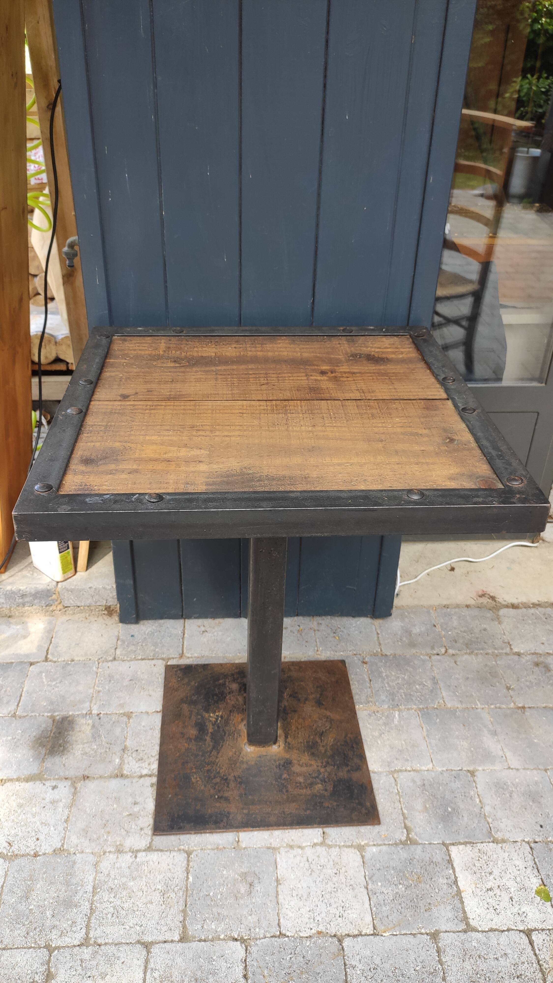 Industrial table metal and wood