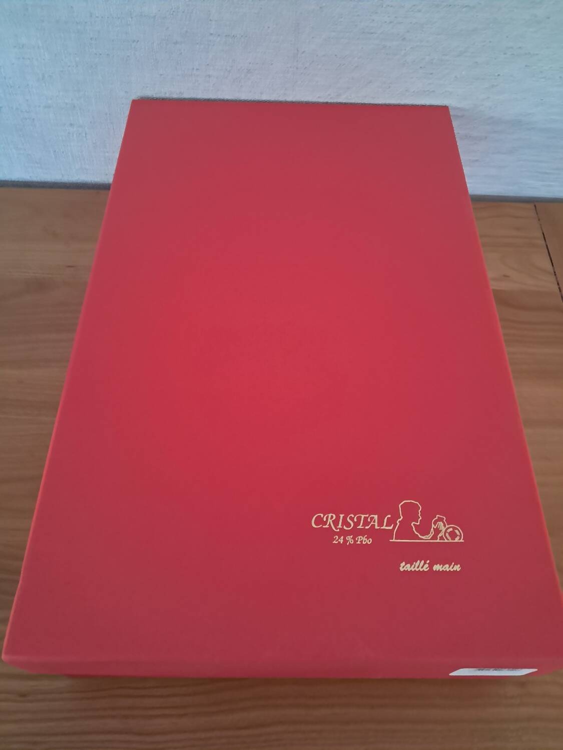 6 crystal glasses from Lorraine in the original box.