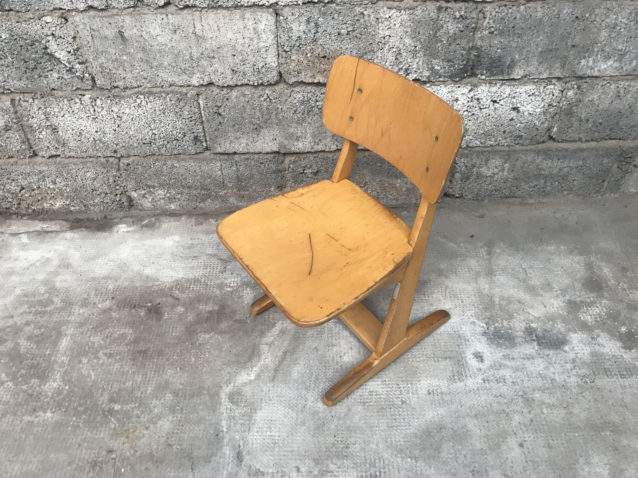 Series of 10 casala children's chairs in vintage light wood
