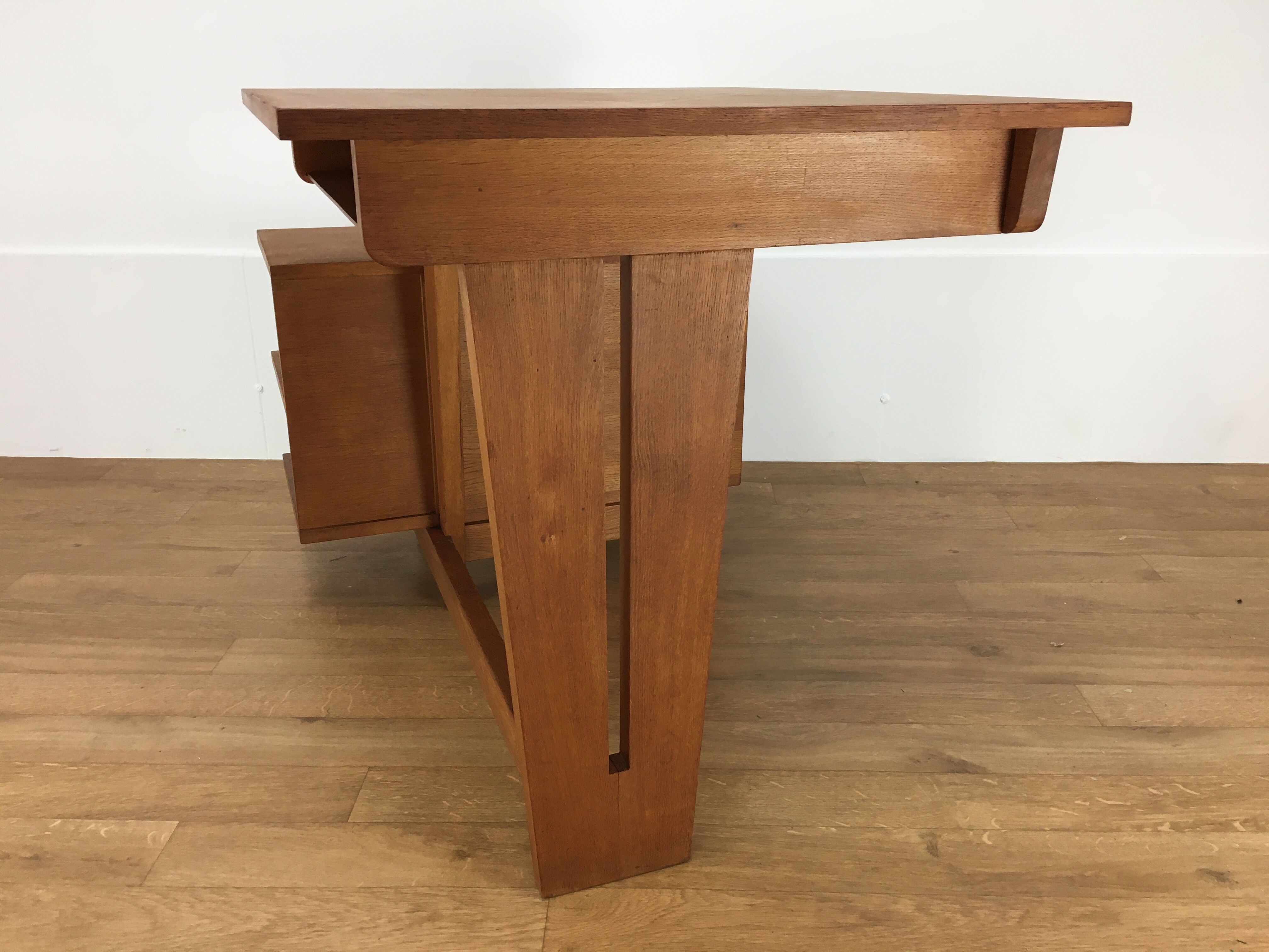 Asymmetric tripod office Reconstruction 1950s