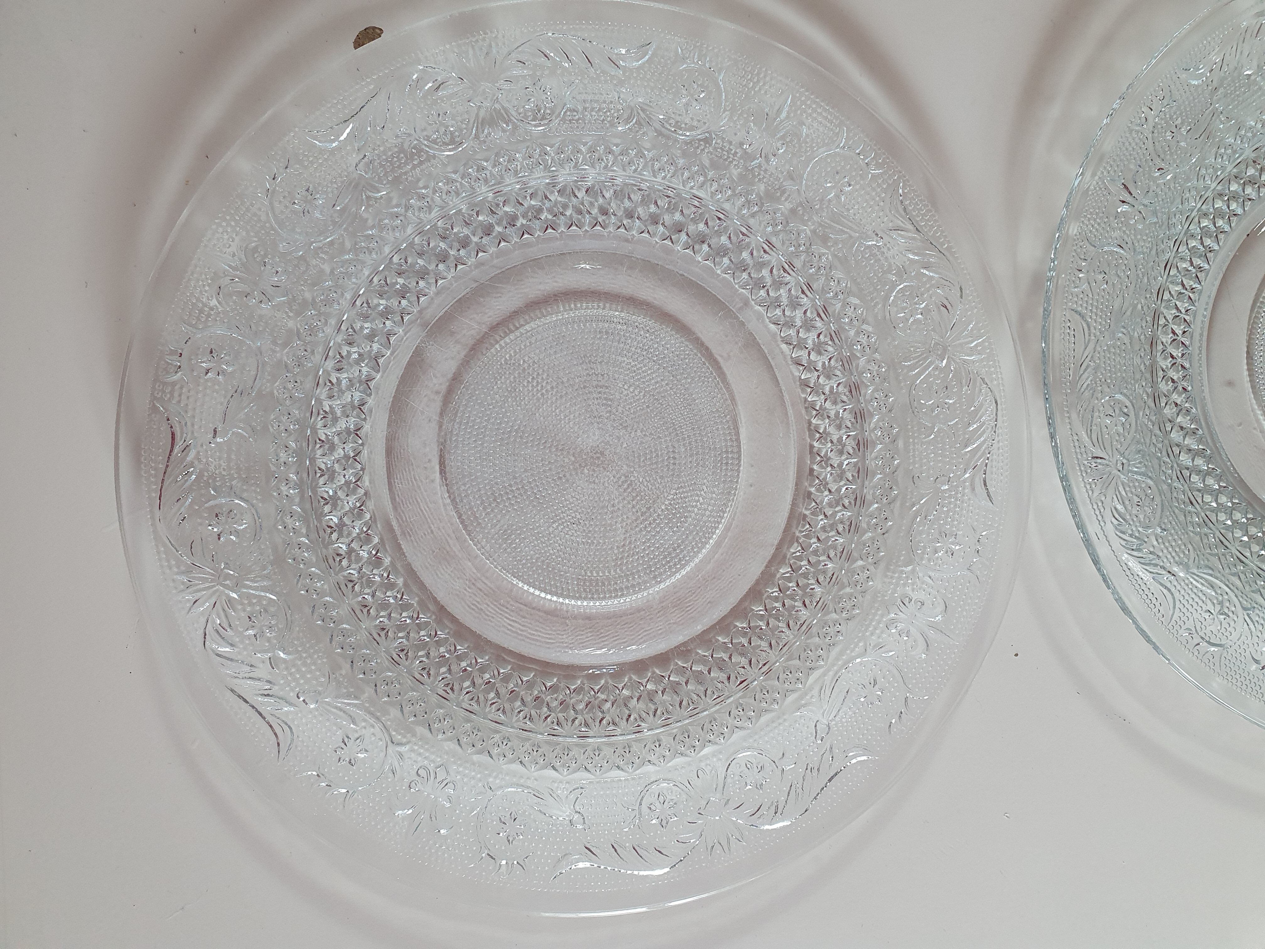 Set of 6 flat plates in vintage glass