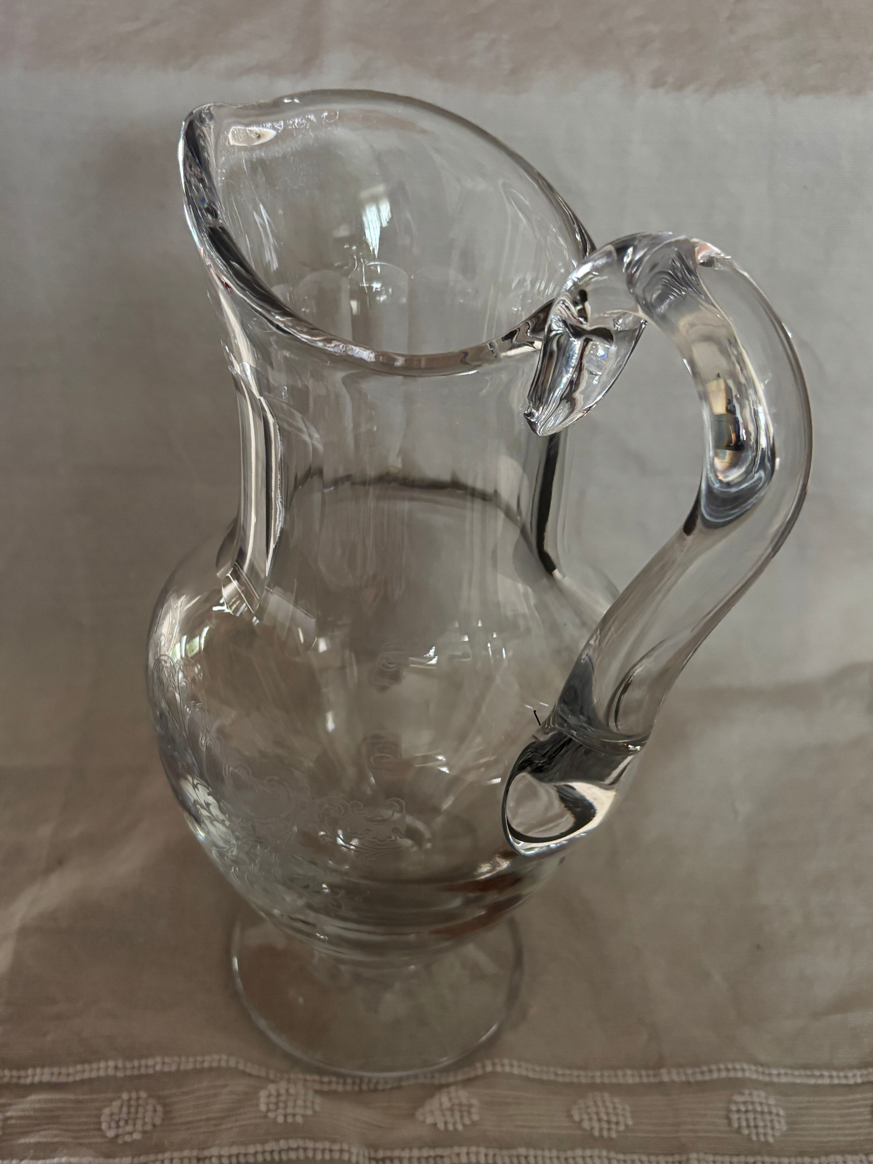 Crystal water jug by Saint-Louis signed – antique engraved service