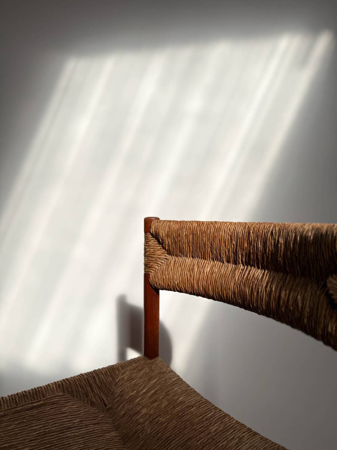 Lot de 5 chaises Charlotte Perriand modèle Dordogne