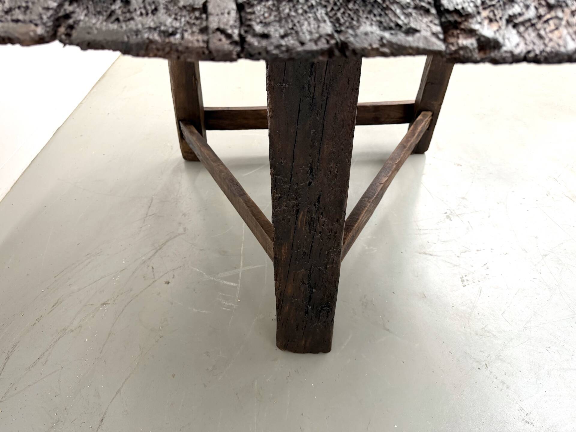 Round table in popular oak, circa 1880.