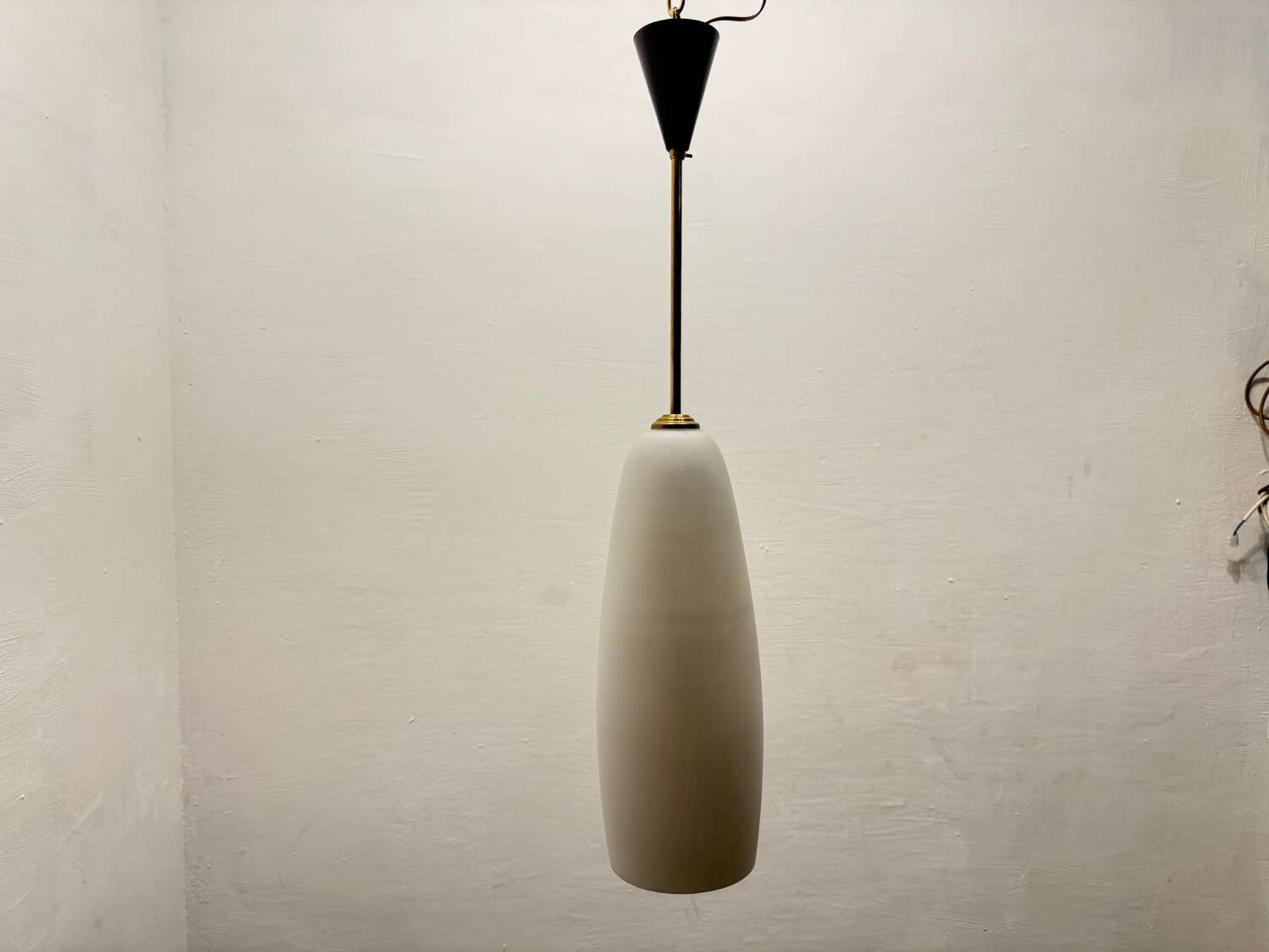 Suspension en verre opalin italien des années 1960