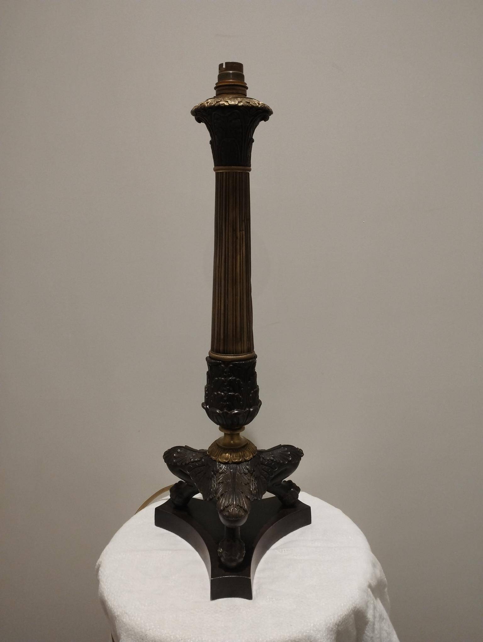 Antique lamp base with lion's paw - Restoration period - Empire