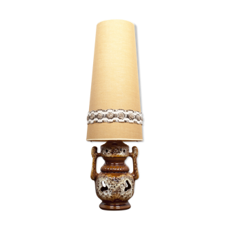 Of the 1970s vintage, foot in ceramic and fabric shade floor lamp