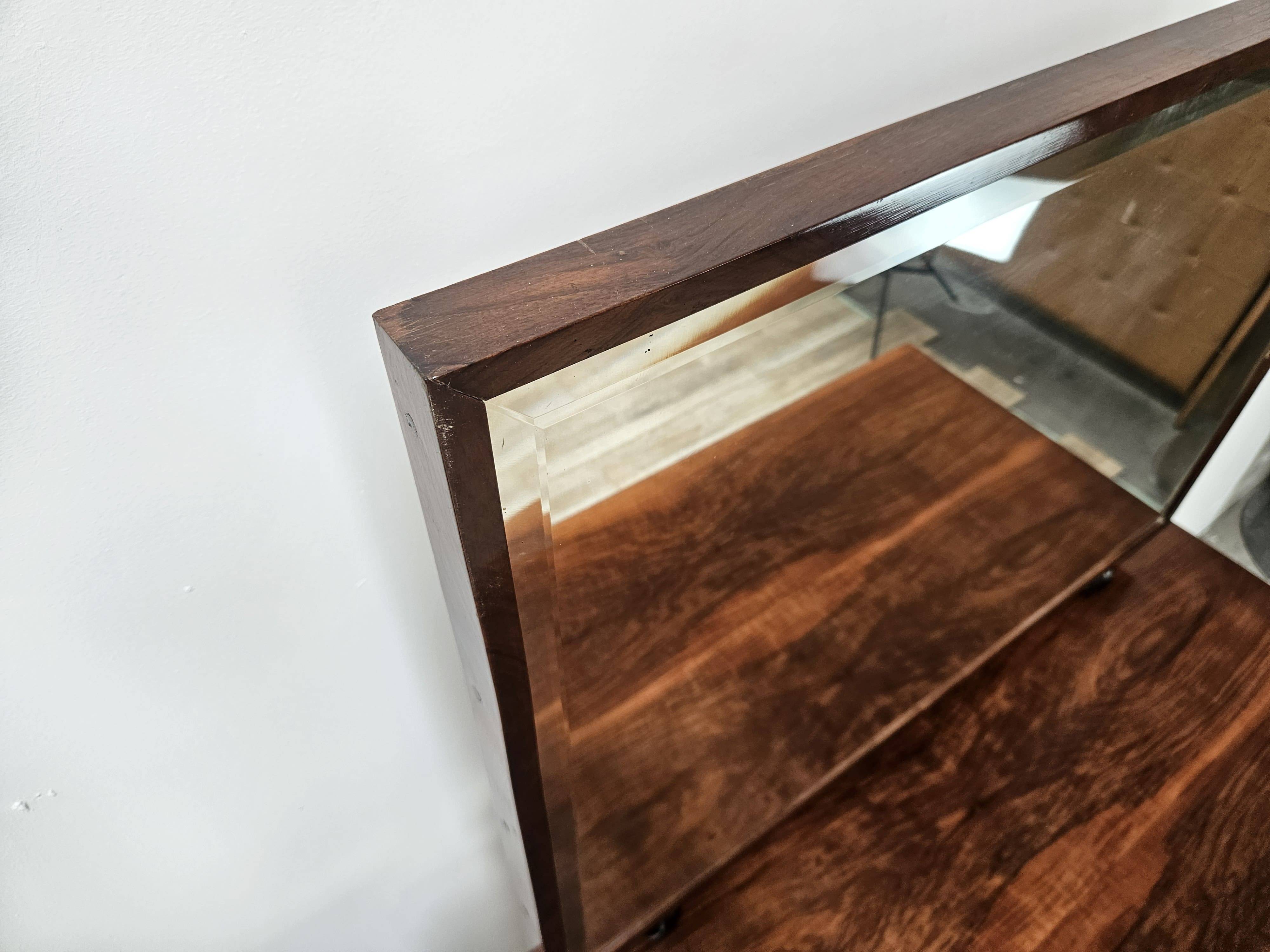 Exclusive 1940s Art Decò sideboard in walnut burl with mirror
