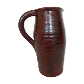 Terracotta vase bordeaux