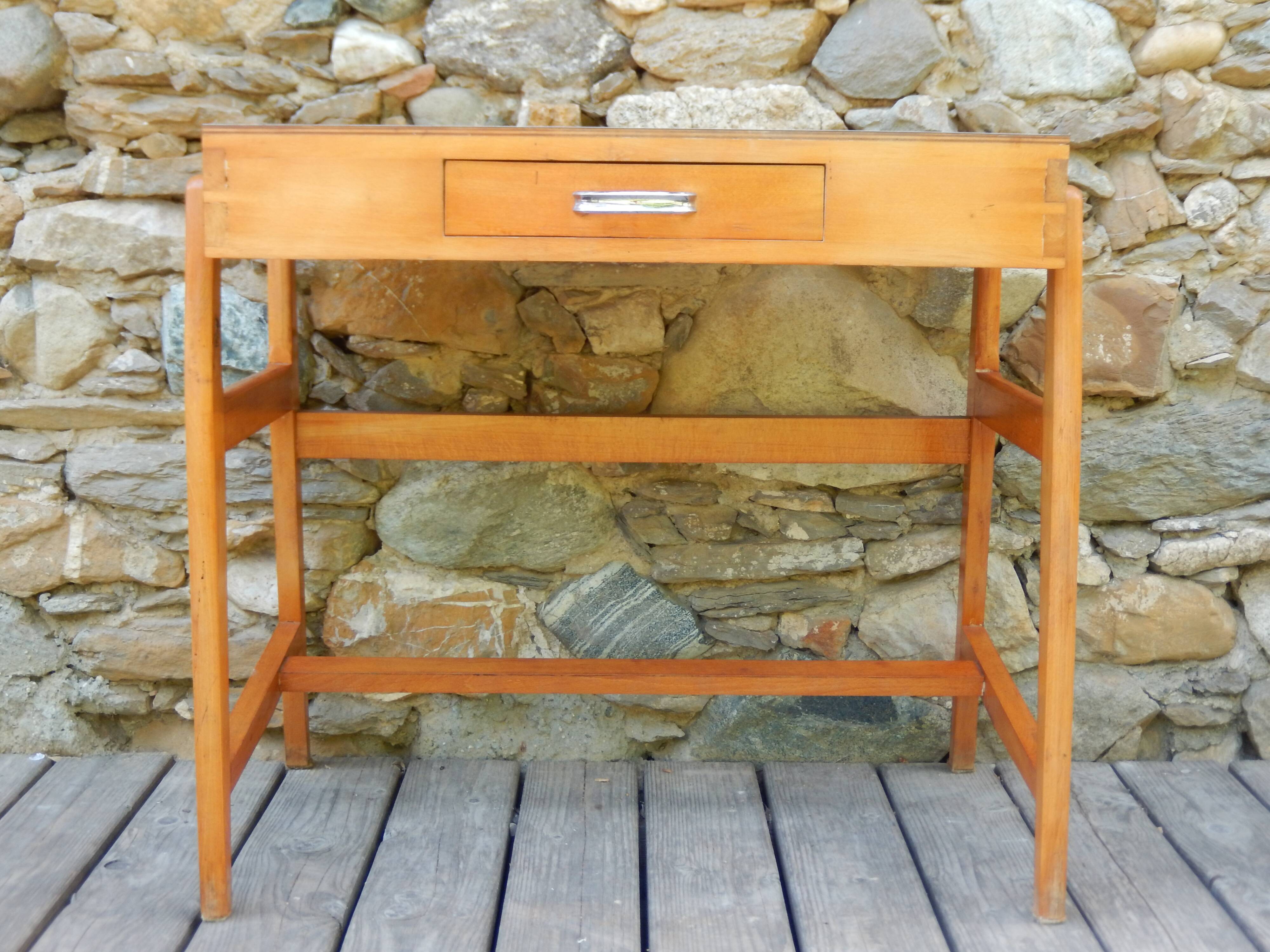 Small desk and vintage Scandinavian chair from the 50s-60s by Niels Otto Möller.