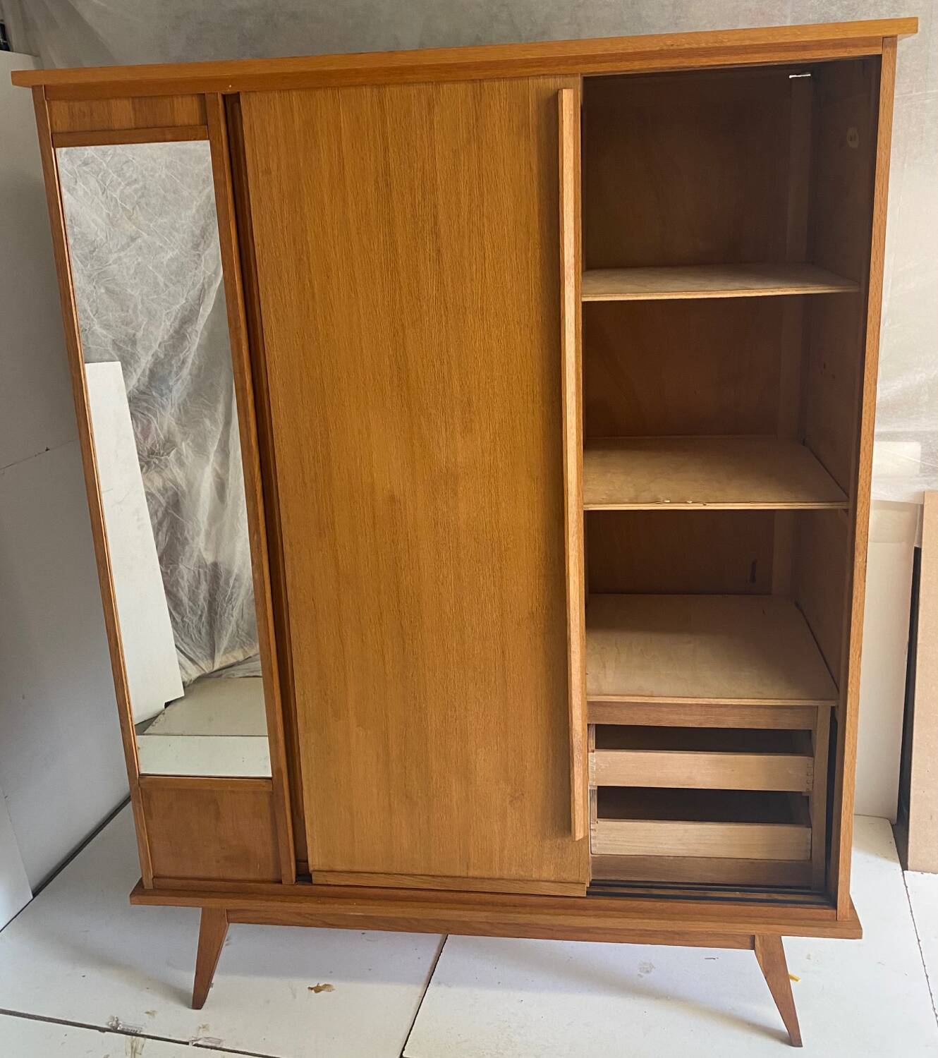 Armoire vintage pieds compas années 60