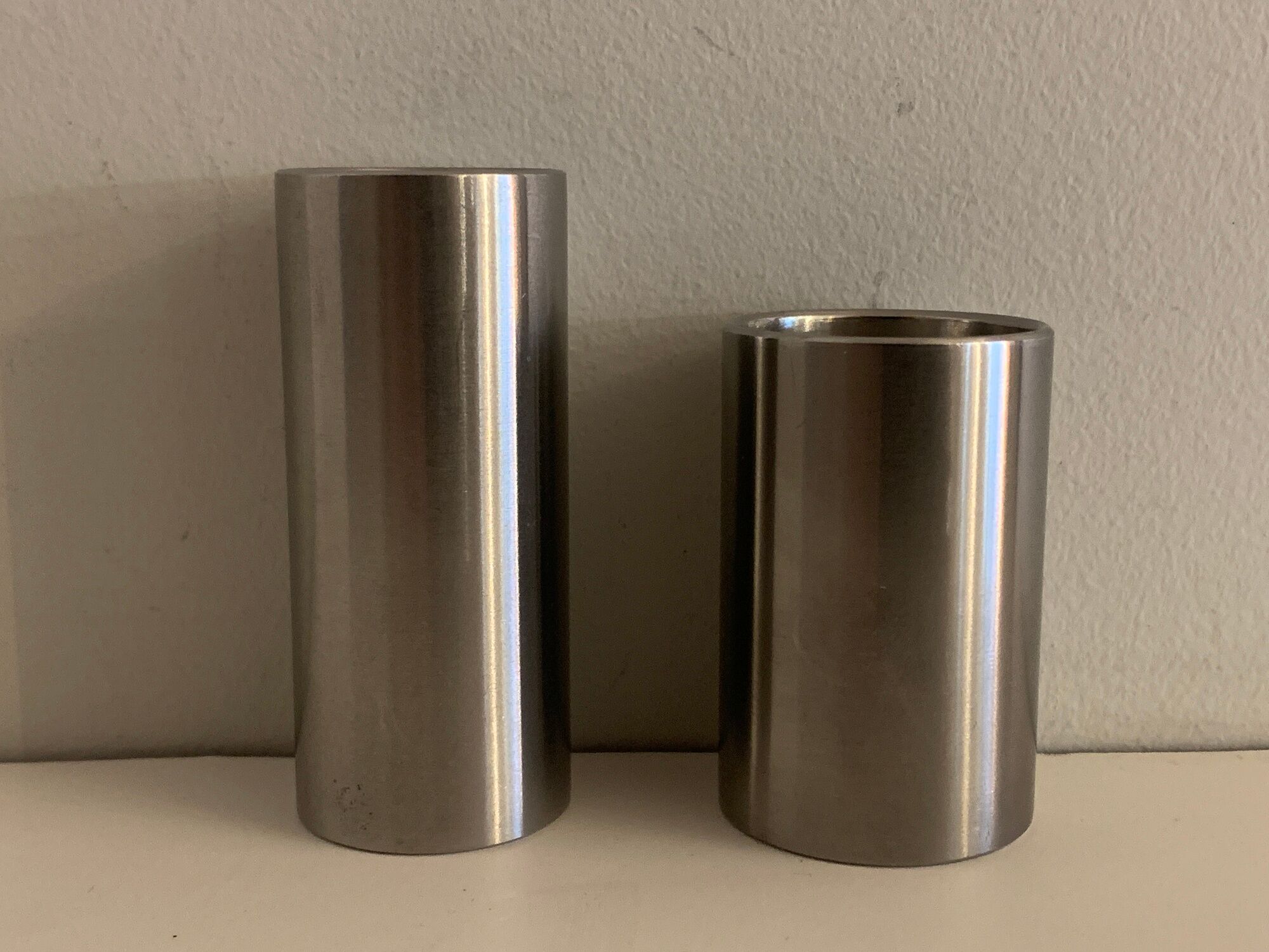 Stelton steel salt and pepper shaker, Scandinavian design Cylinda, Arne Jacobsen