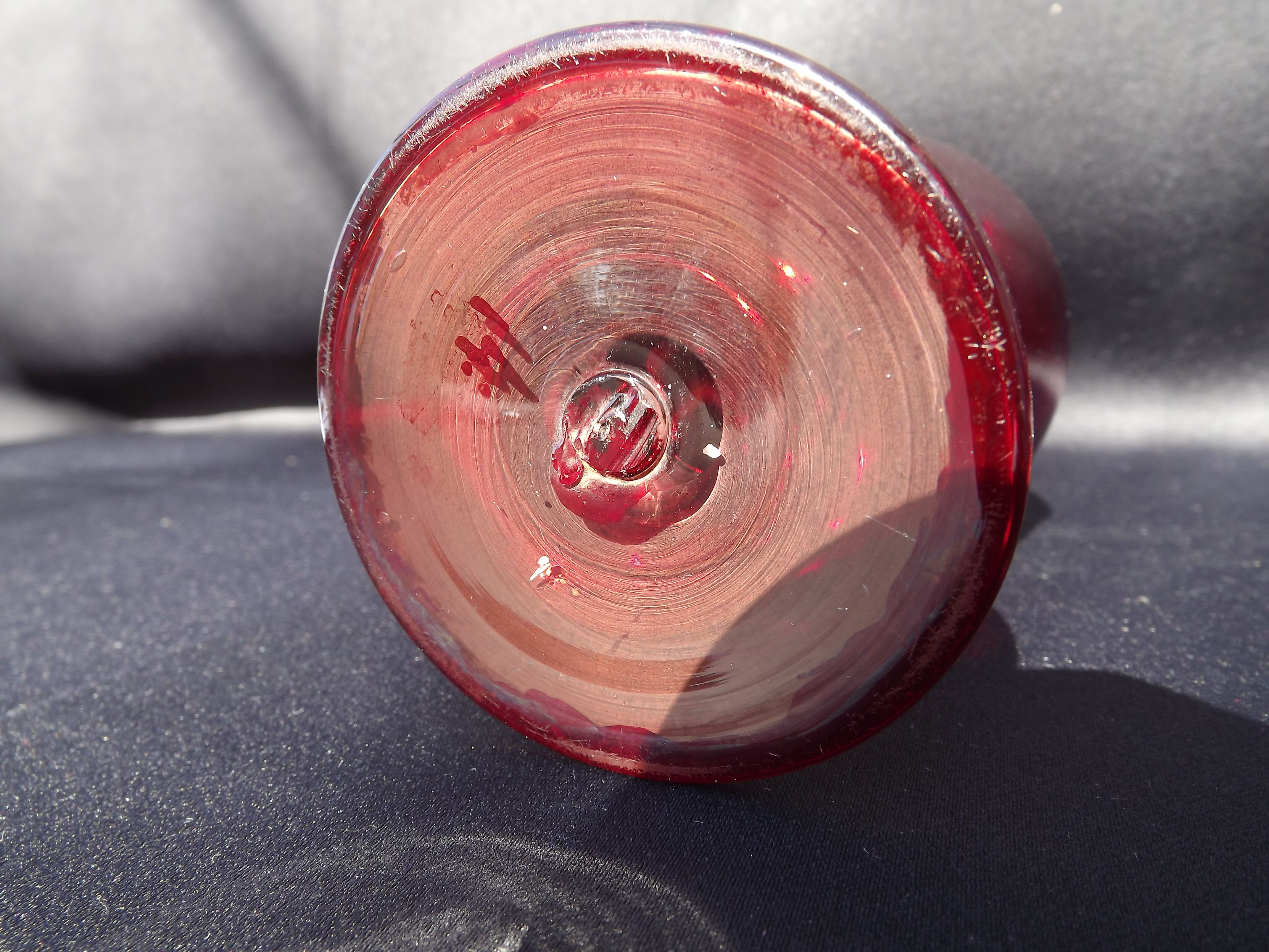 Blood-red soliflore vase