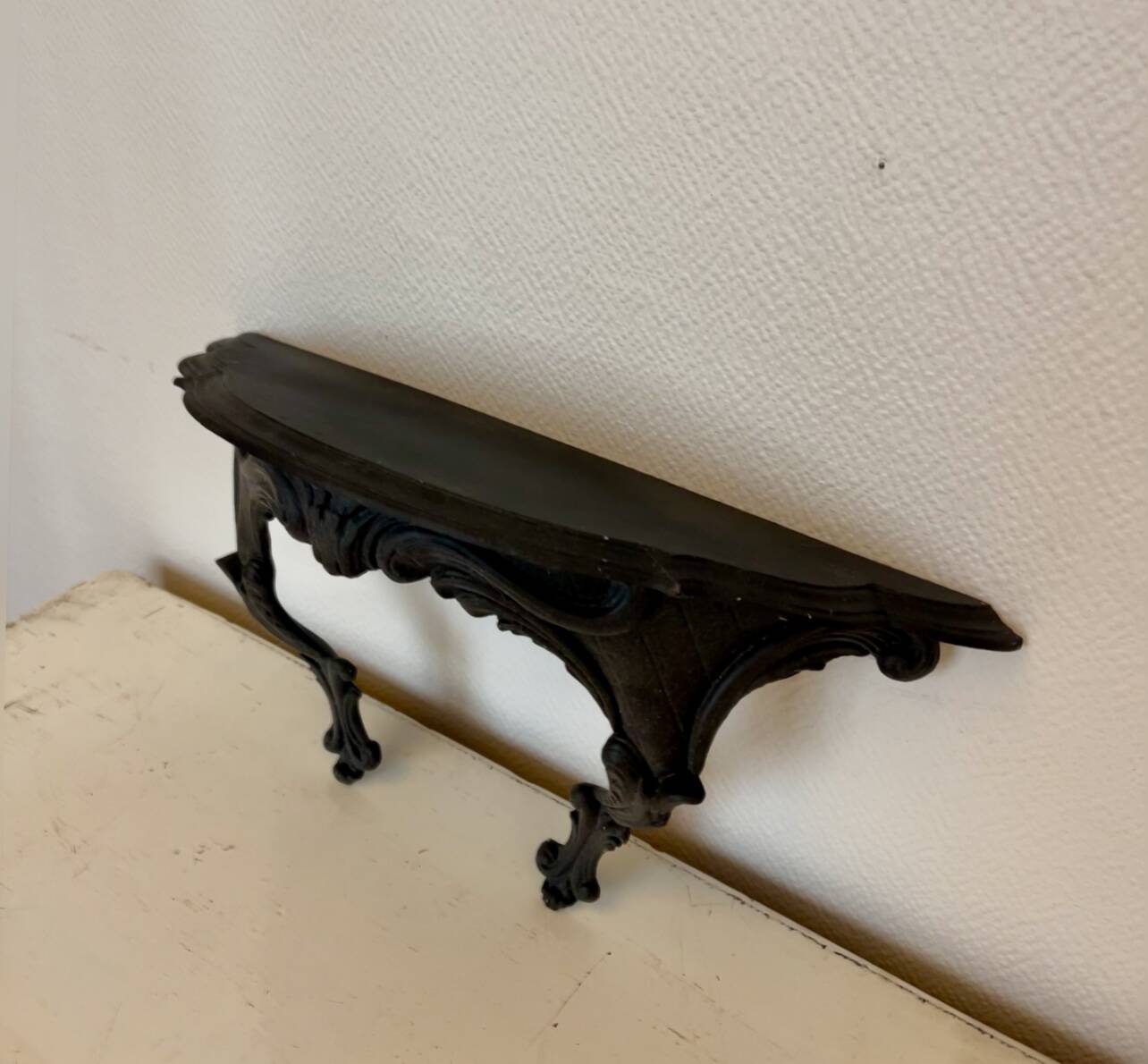 Small baroque wooden shelf