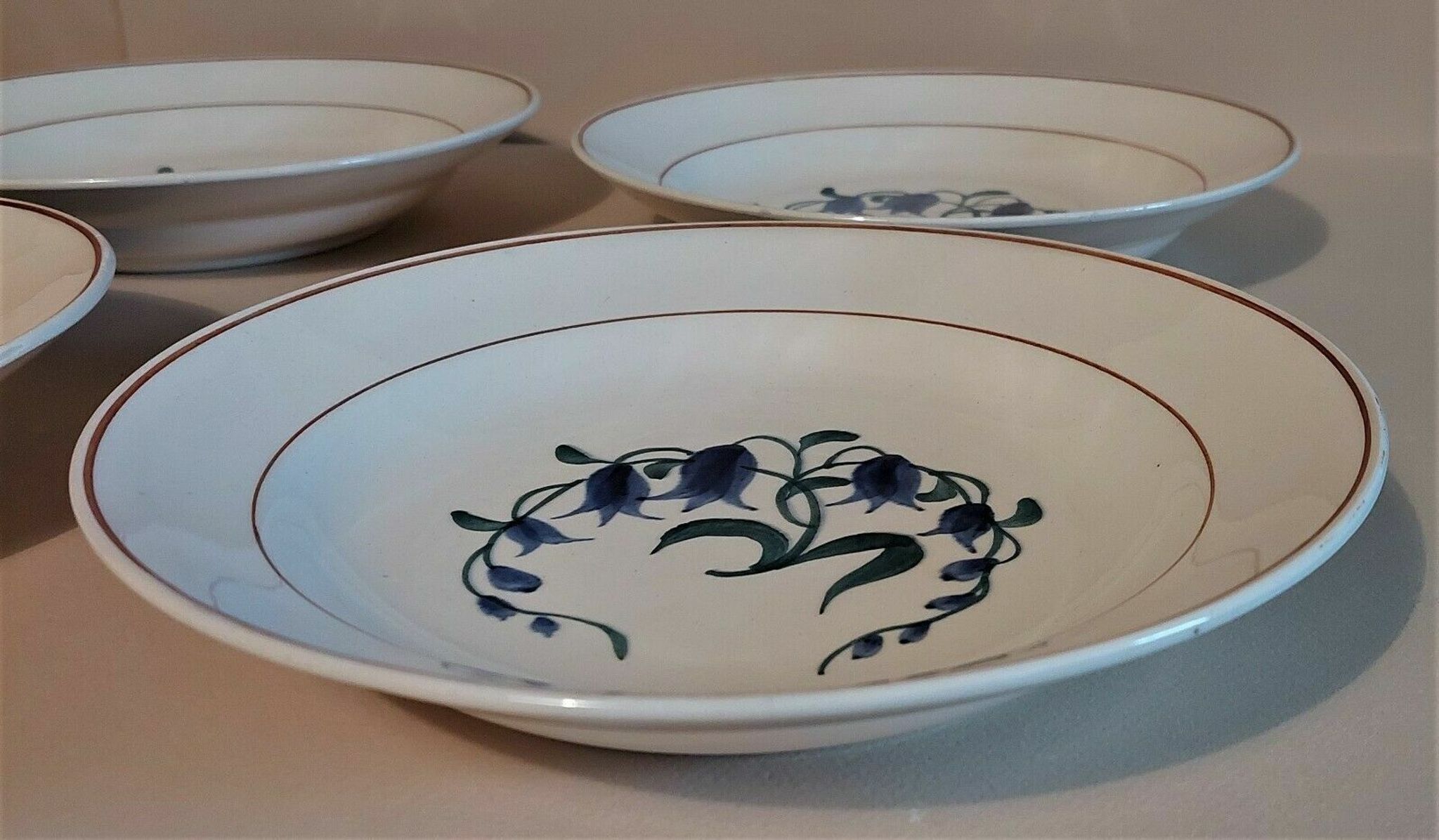 Assiettes creuses série de six faïence de Longchamp décor Simone