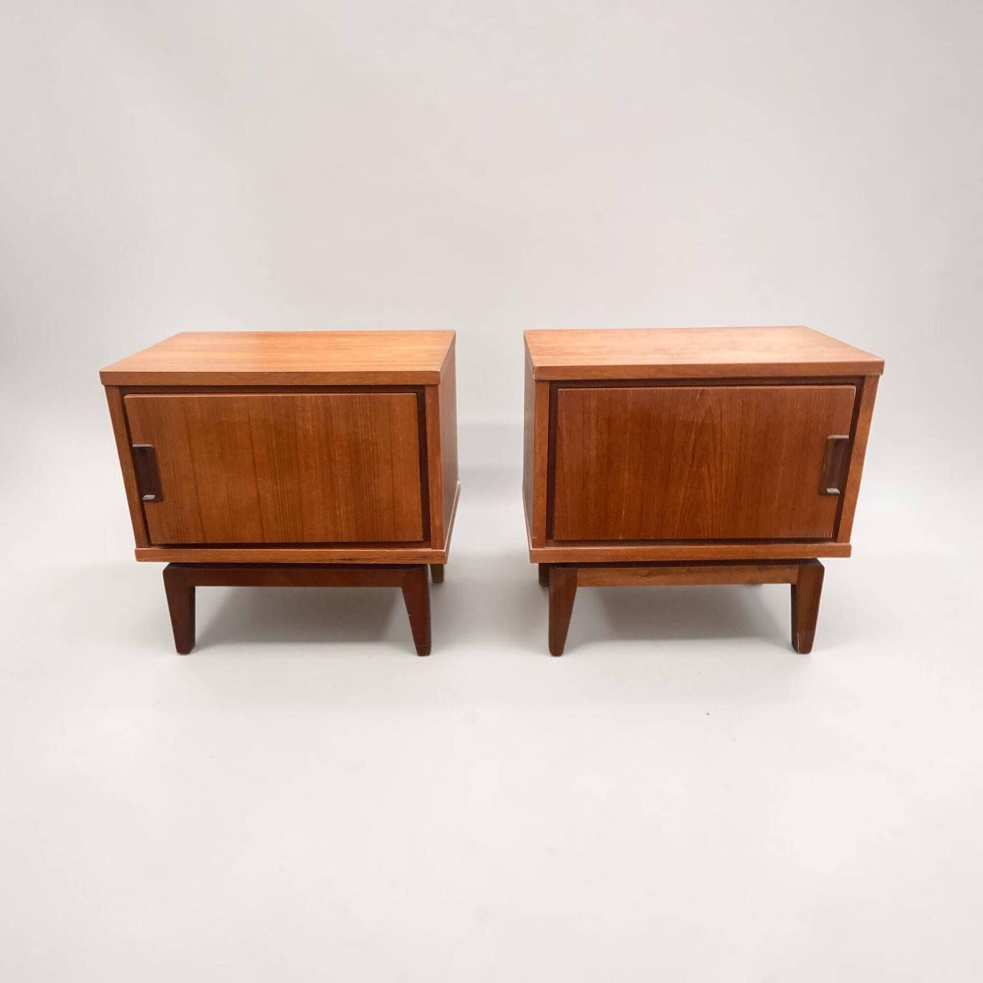 Mid-Century bedside table in Scandinavian teak style