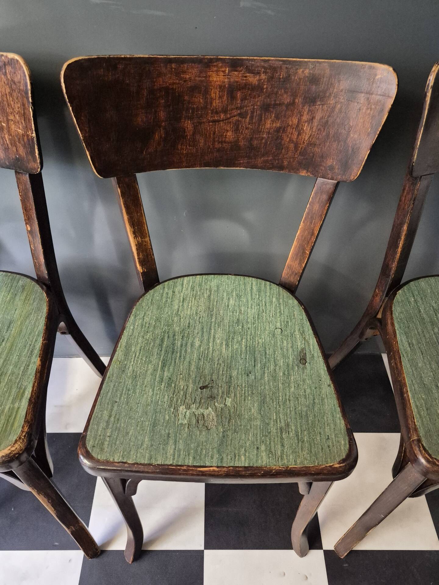 Suite de 4 anciennes chaises Bistrot Baumann Vintage Année 50