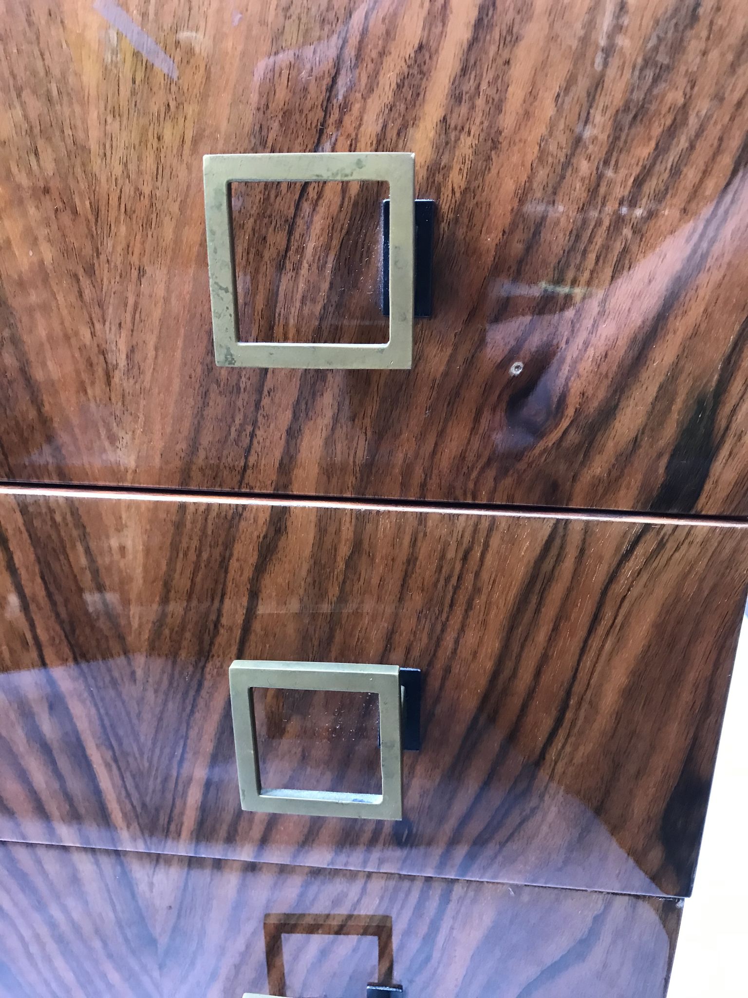Lacquered 3-drawer chest with rosewood veneer.