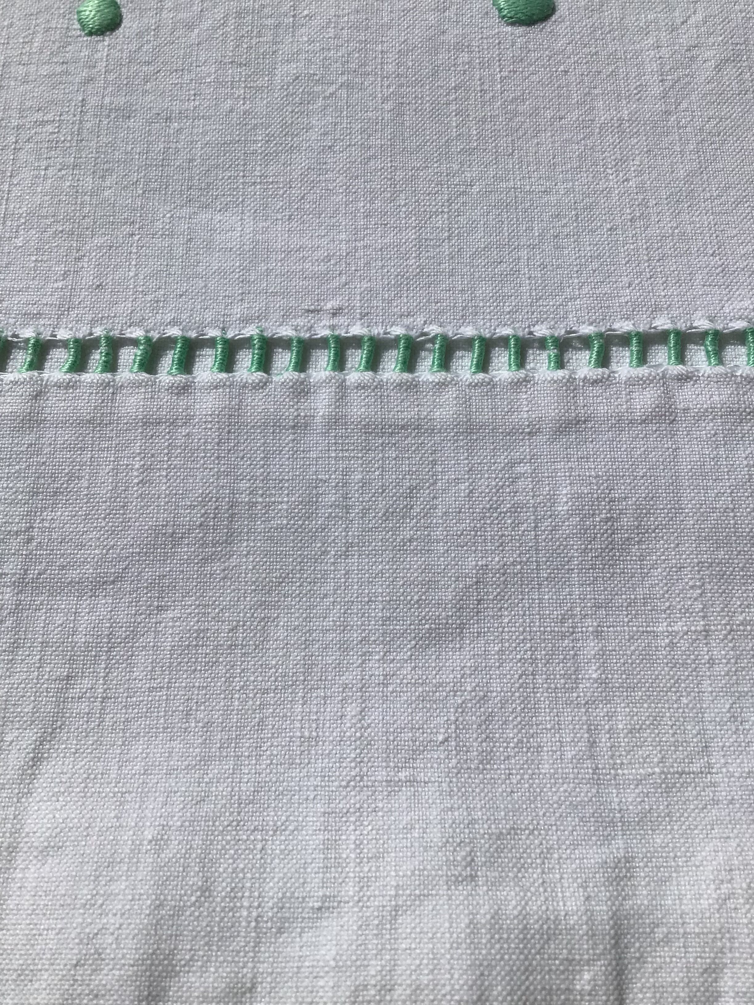 Drap 2 places brodé BB, pastilles, double jour échelle couleur vert clair
