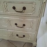 Distressed chest of drawers