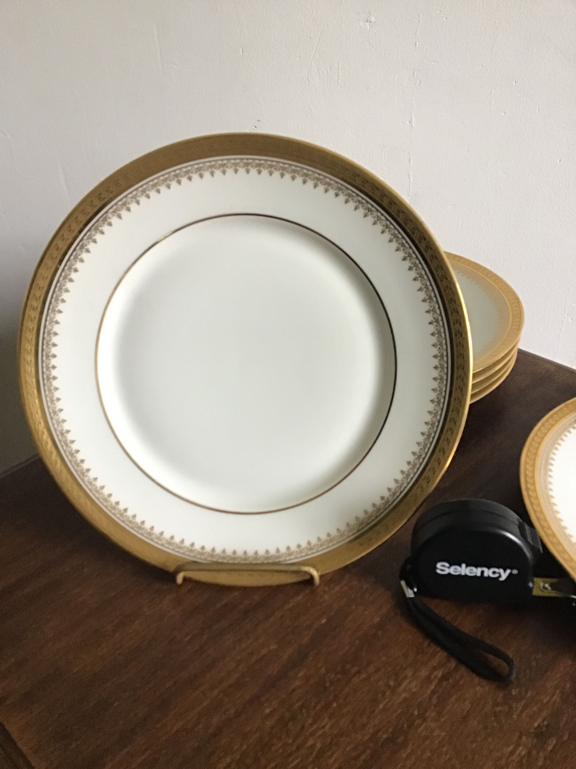 6 flat porcelain plates