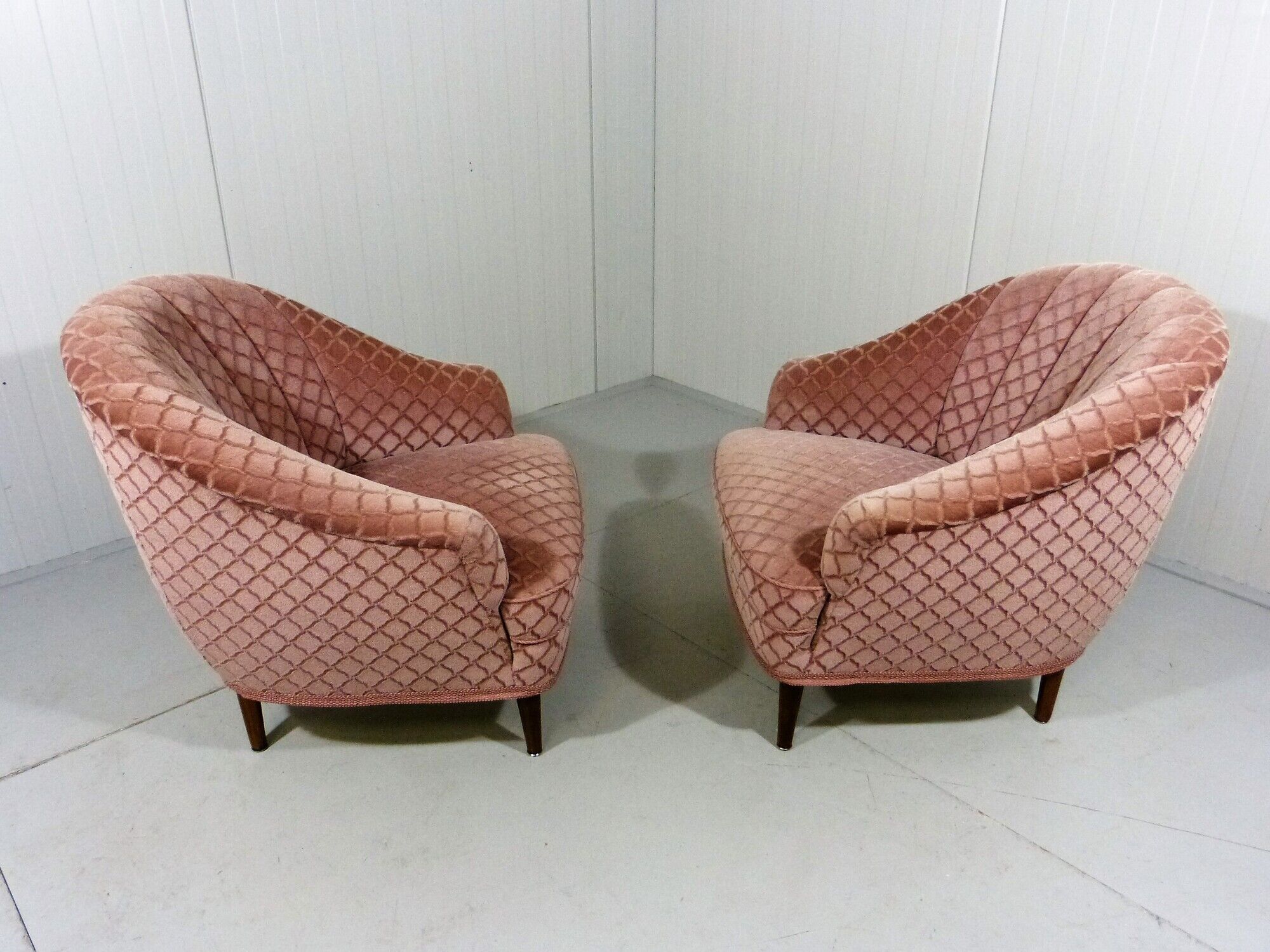 Ensemble de 2 fauteuils club en velours rose années 1950