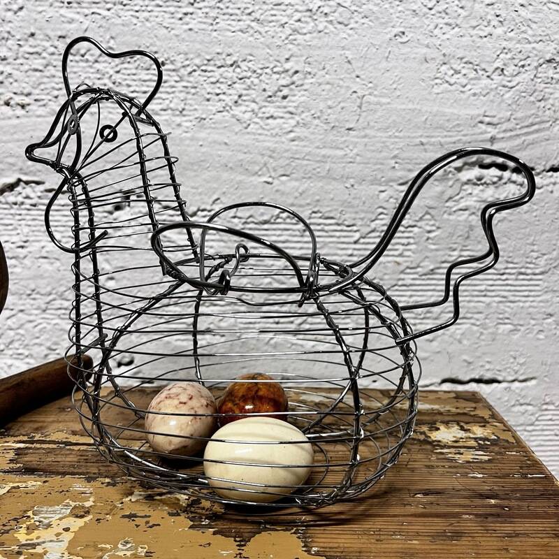 Chicken-shaped wire basket