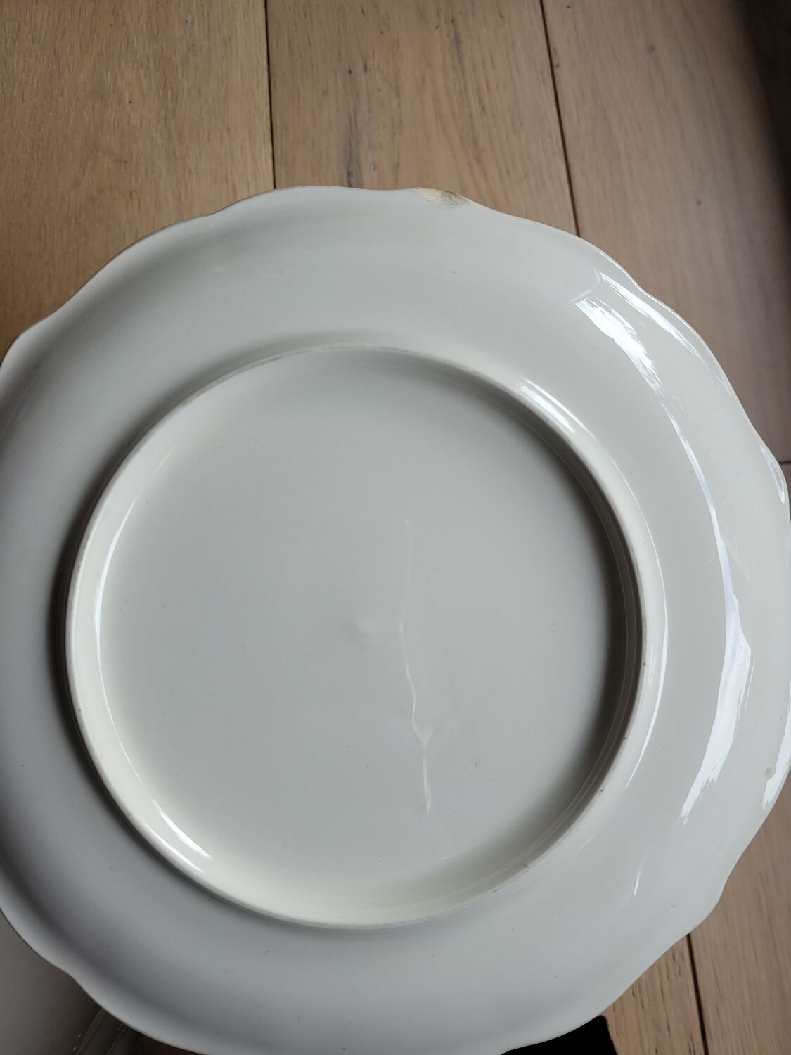 3 scalloped dessert plates