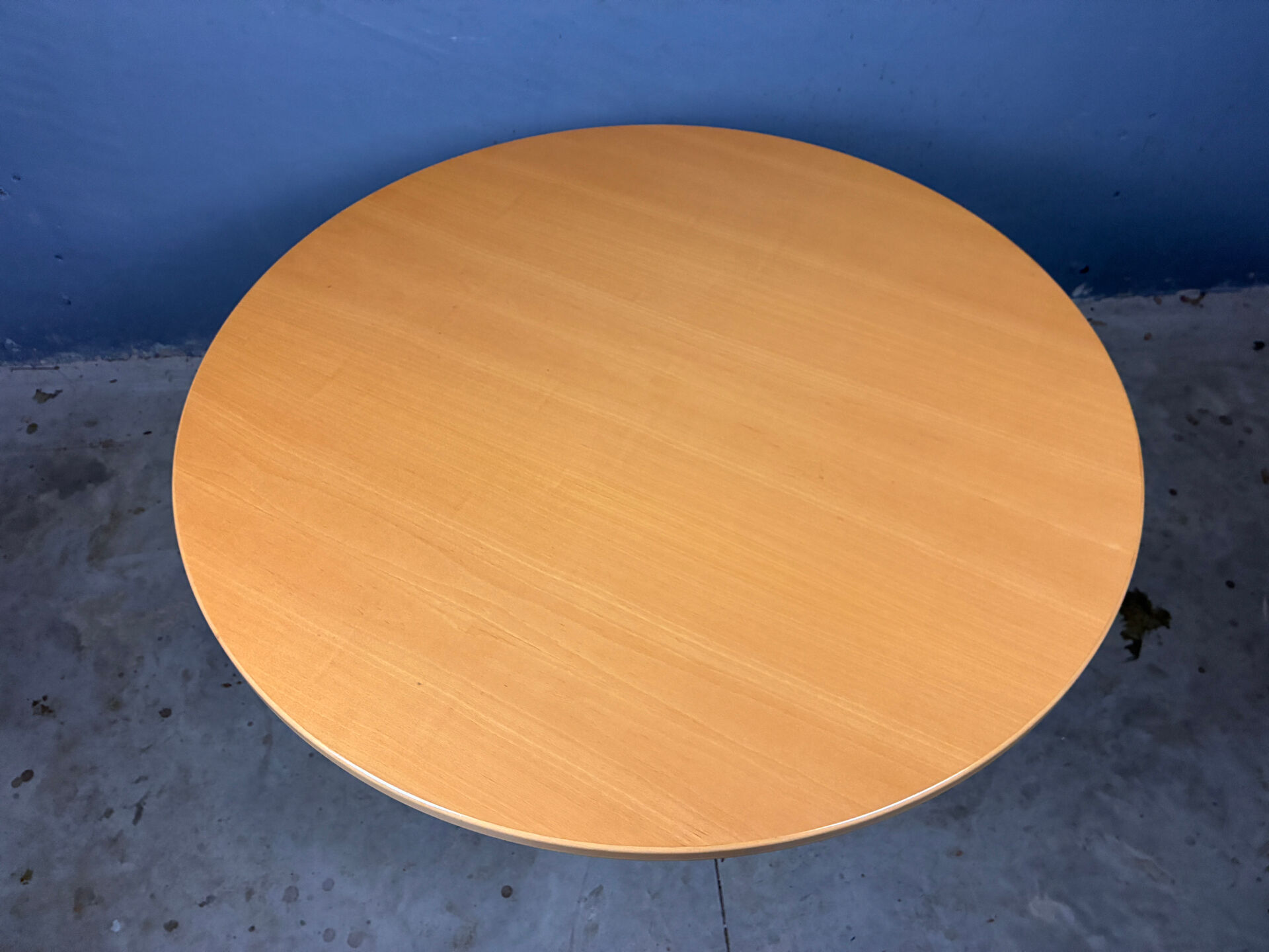 Thonet s1047 round dining table