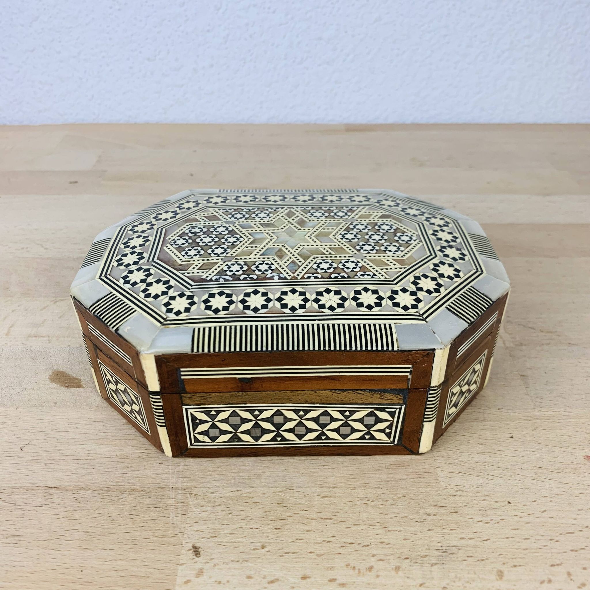 Boîte à bijou marqueterie de nacre vintage