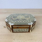 Boîte à bijou marqueterie de nacre vintage