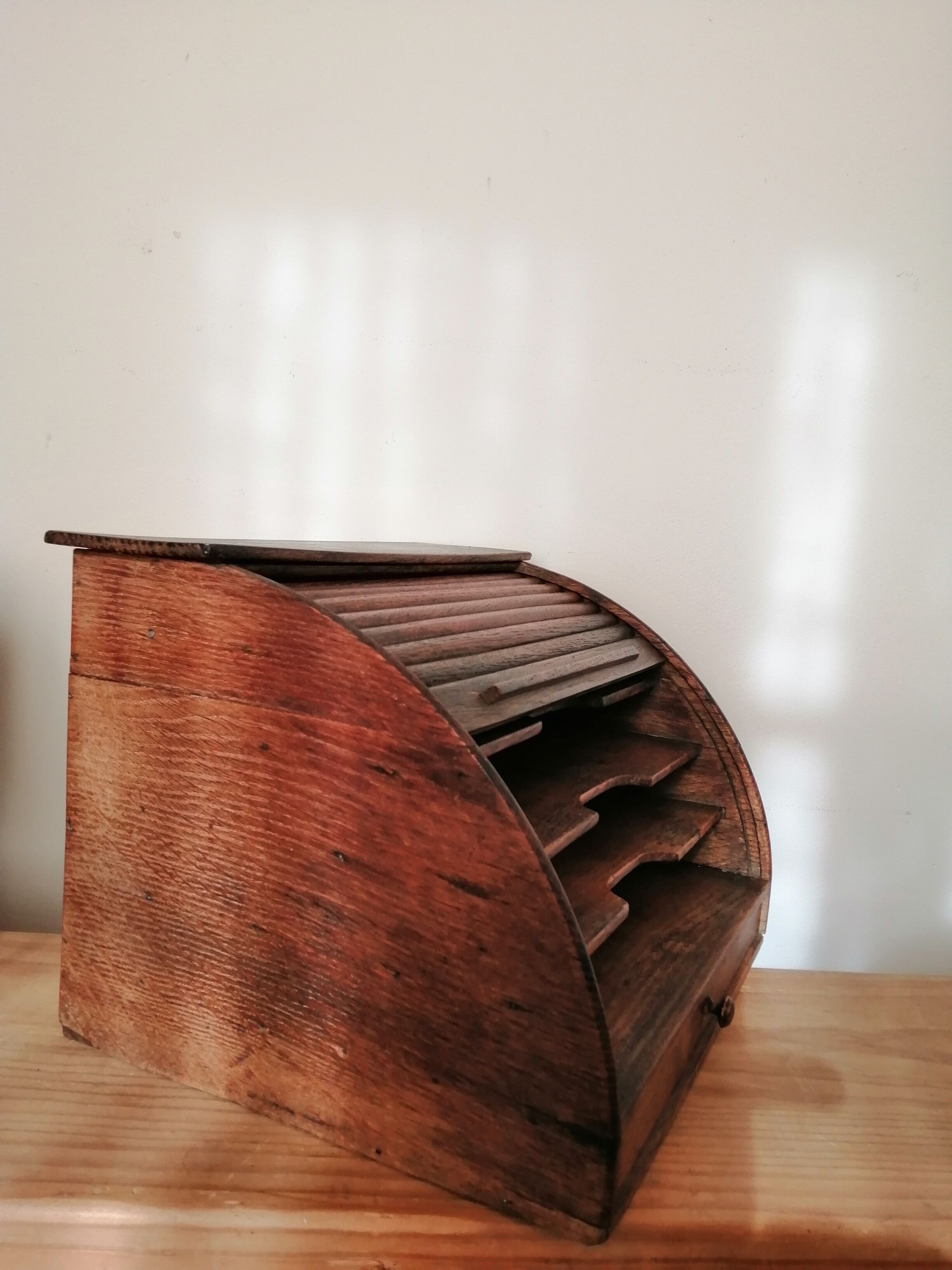 Wooden curtain binder