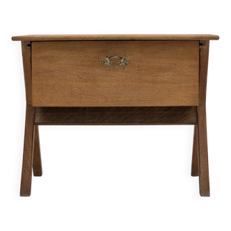 Table d'appoint scandinave des années 1970 avec tiroir, bois de chêne massif, bois de teck.
