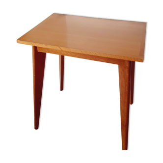 Table scandinave
