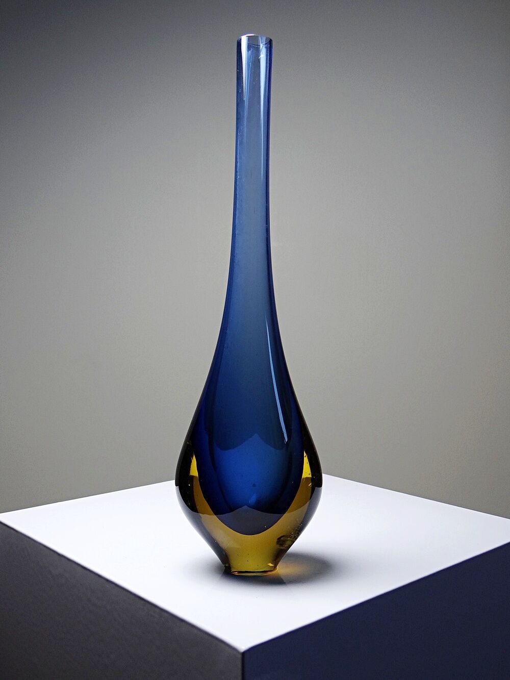 Vase Sommerso Murano att. Flavio Poli, verre bleu et ambre, années 1950-1960