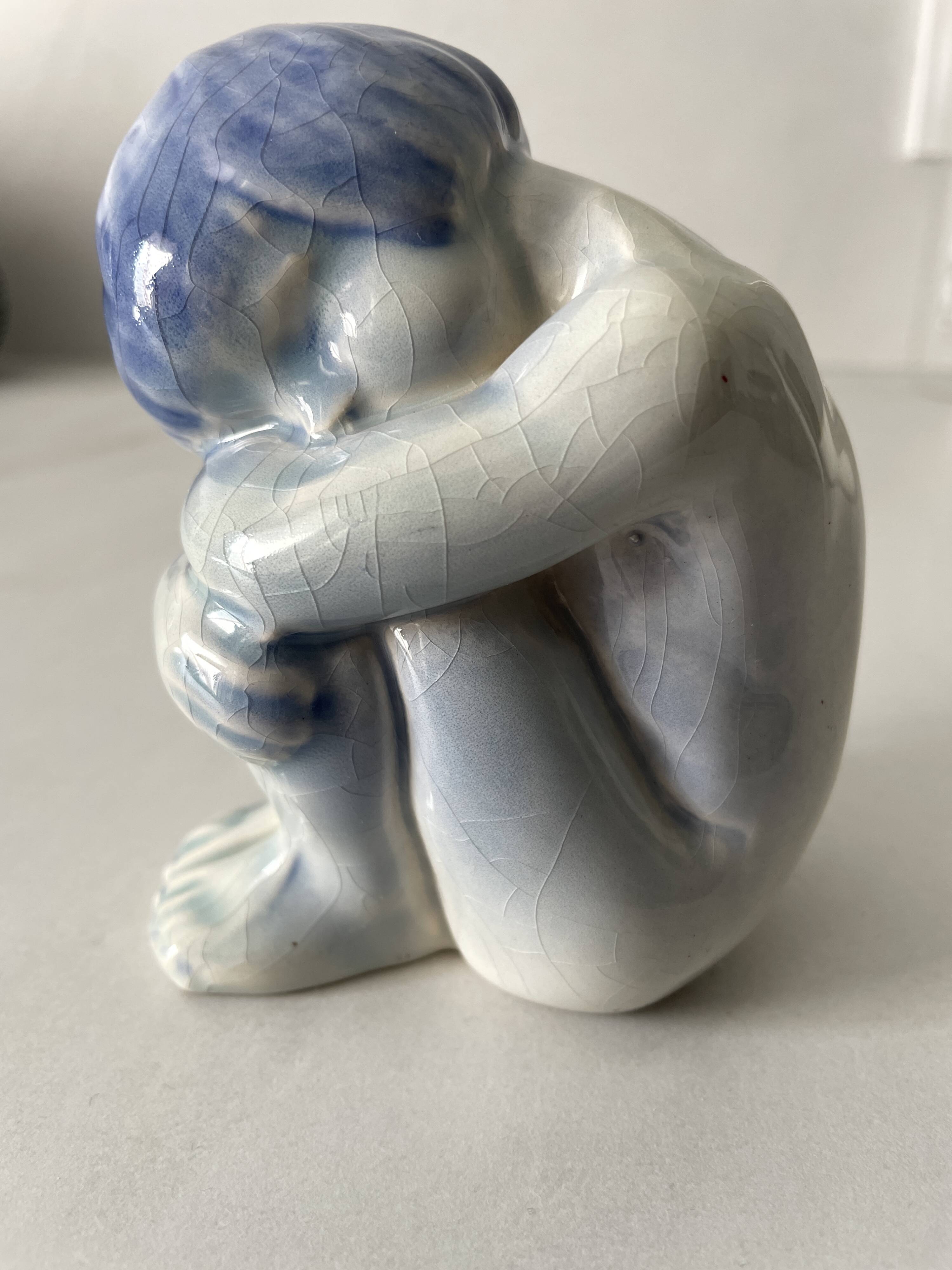 Rare statuette fillette delft signée et numérotée