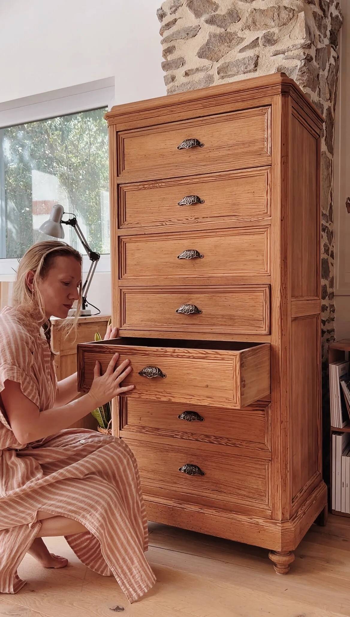 Early 20th-century chiffonnier furniture.
