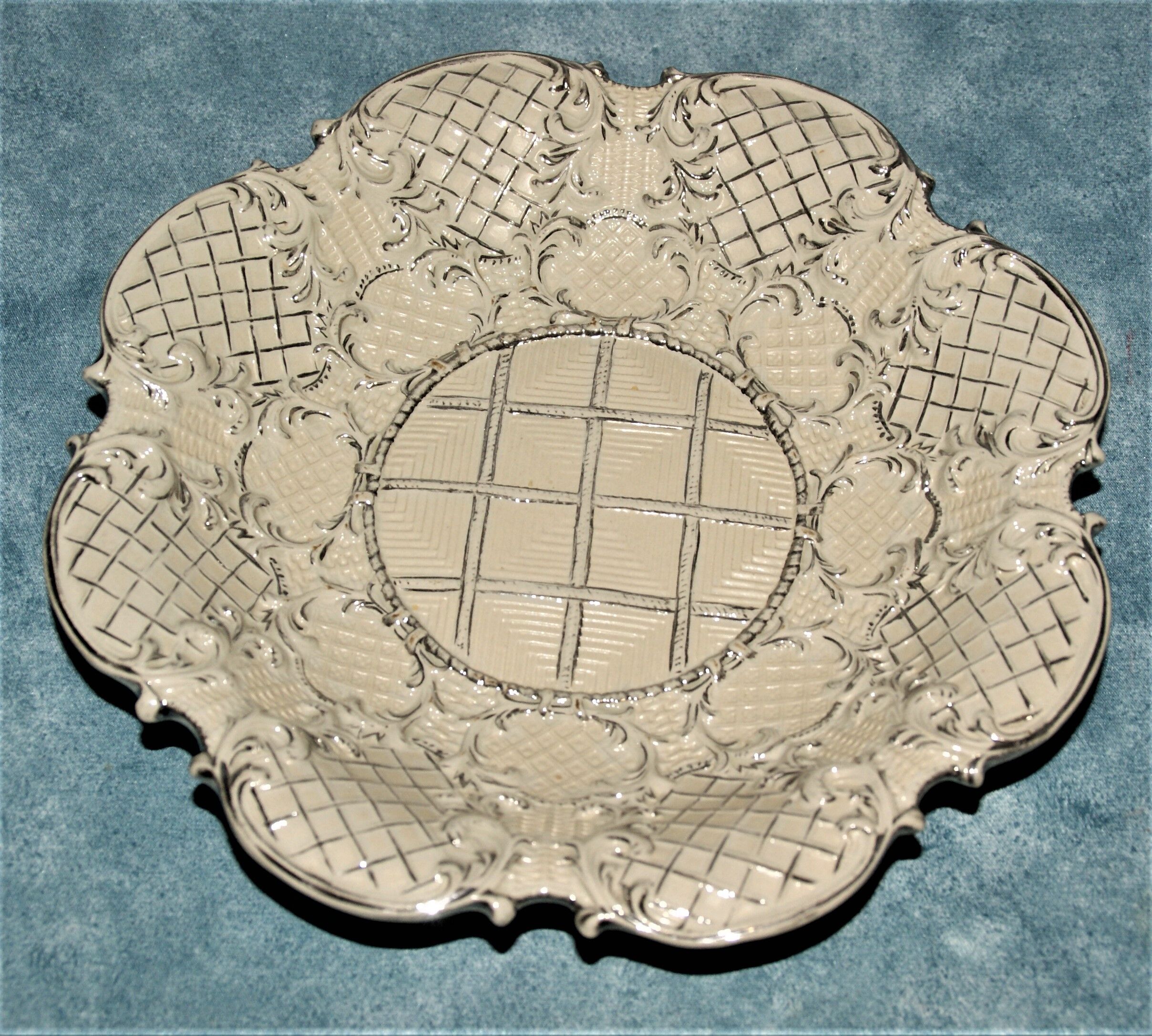 Compotier enhanced with silver