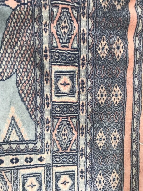 Handmade Pakistani vintage rug - 122x182 cm