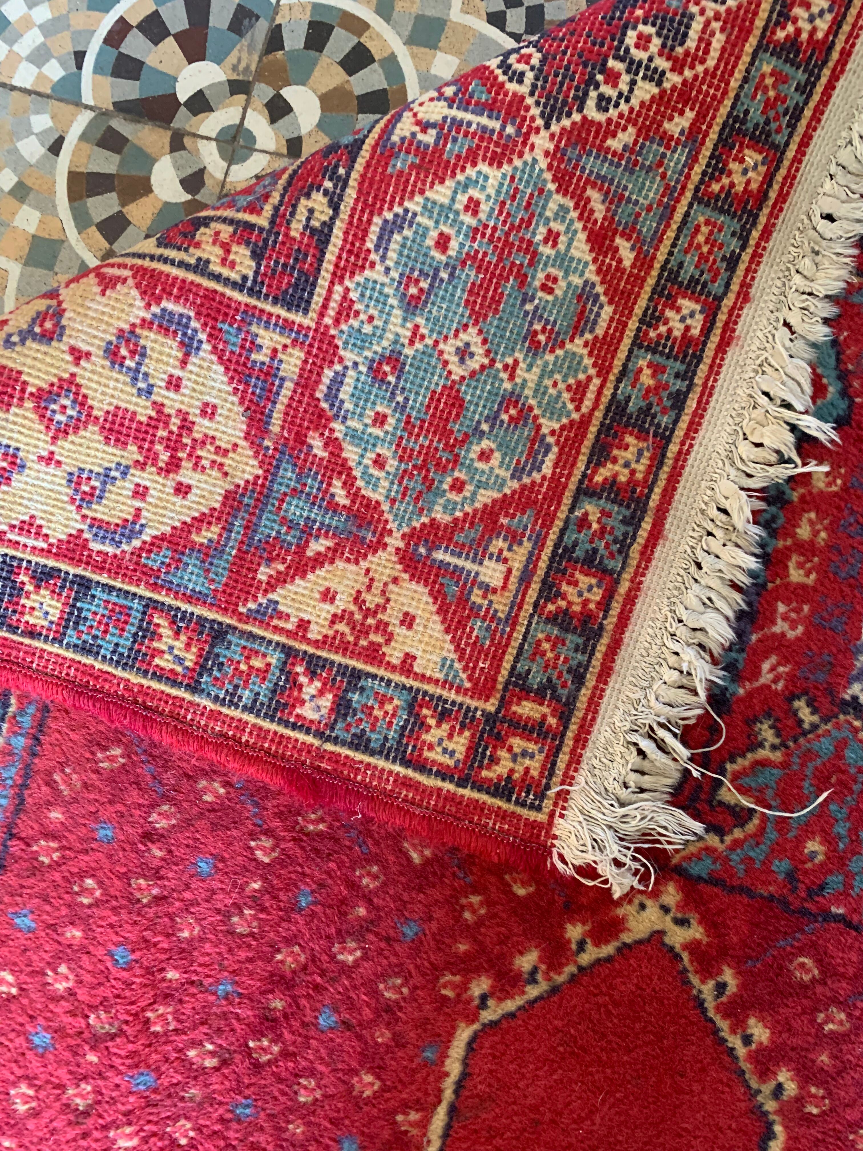 Tapis de prière à arcs et colonnes