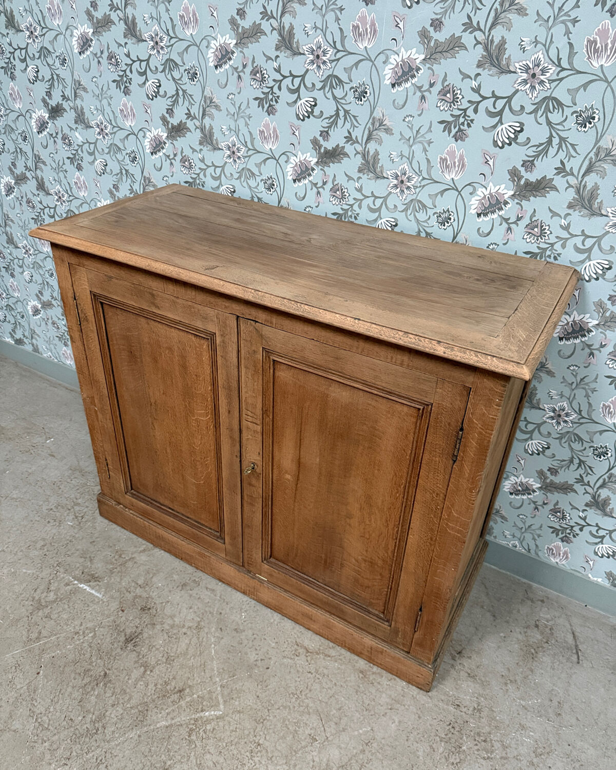 Rustic buffet (renovated)