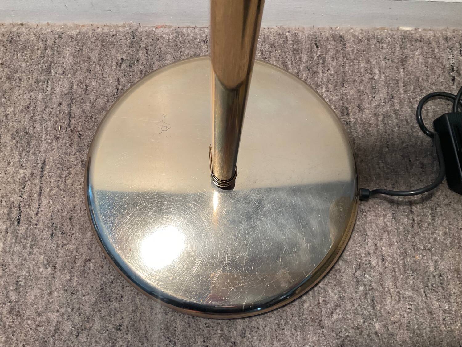 Articulated floor lamp from the 80s in gold metal