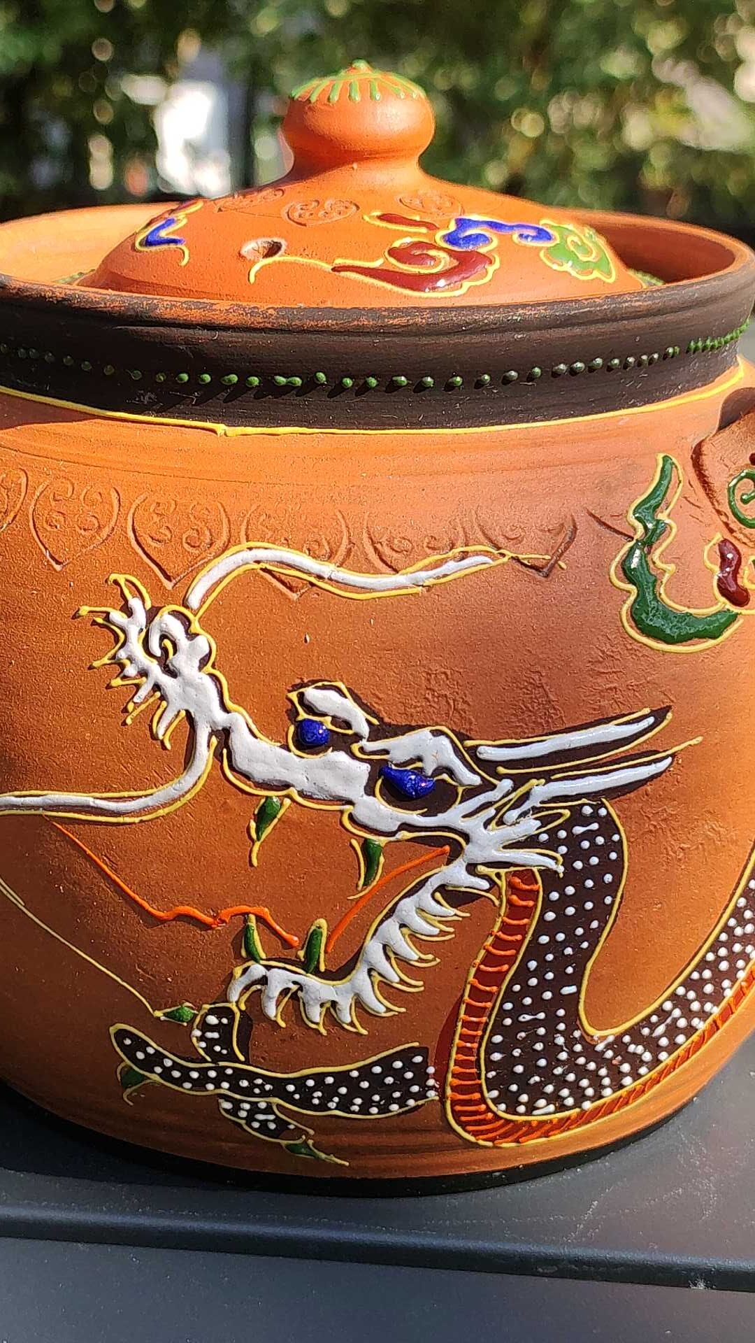 Théière japonaise décorative ancienne en terre cuite tons orangés, à décor de dragon émaillé multico