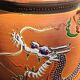 Théière japonaise décorative ancienne en terre cuite tons orangés, à décor de dragon émaillé multico