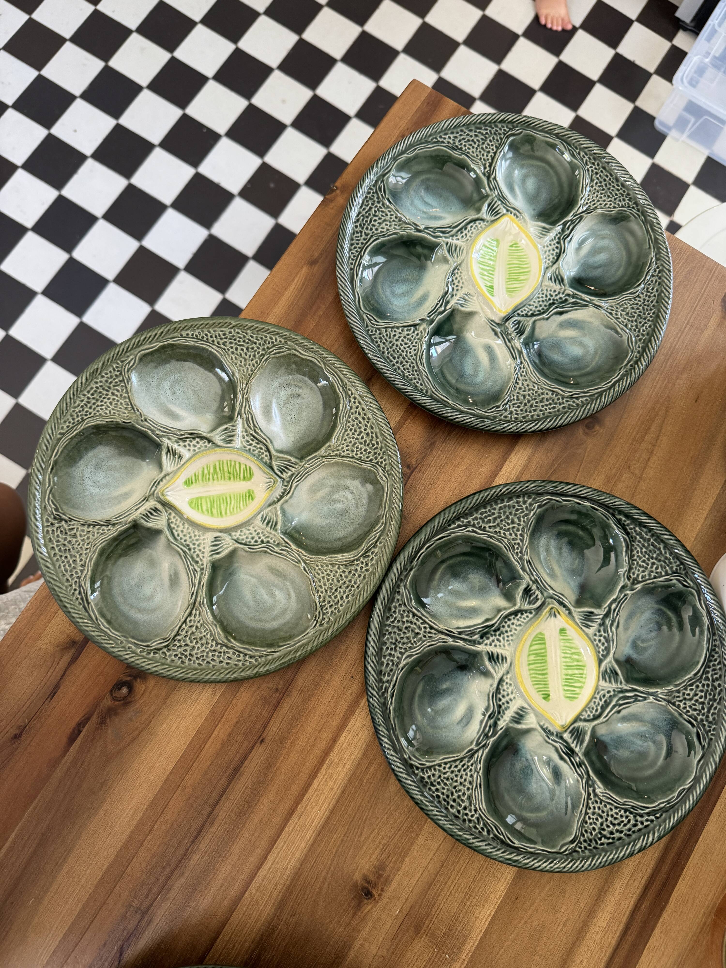 Oyster plates in slip