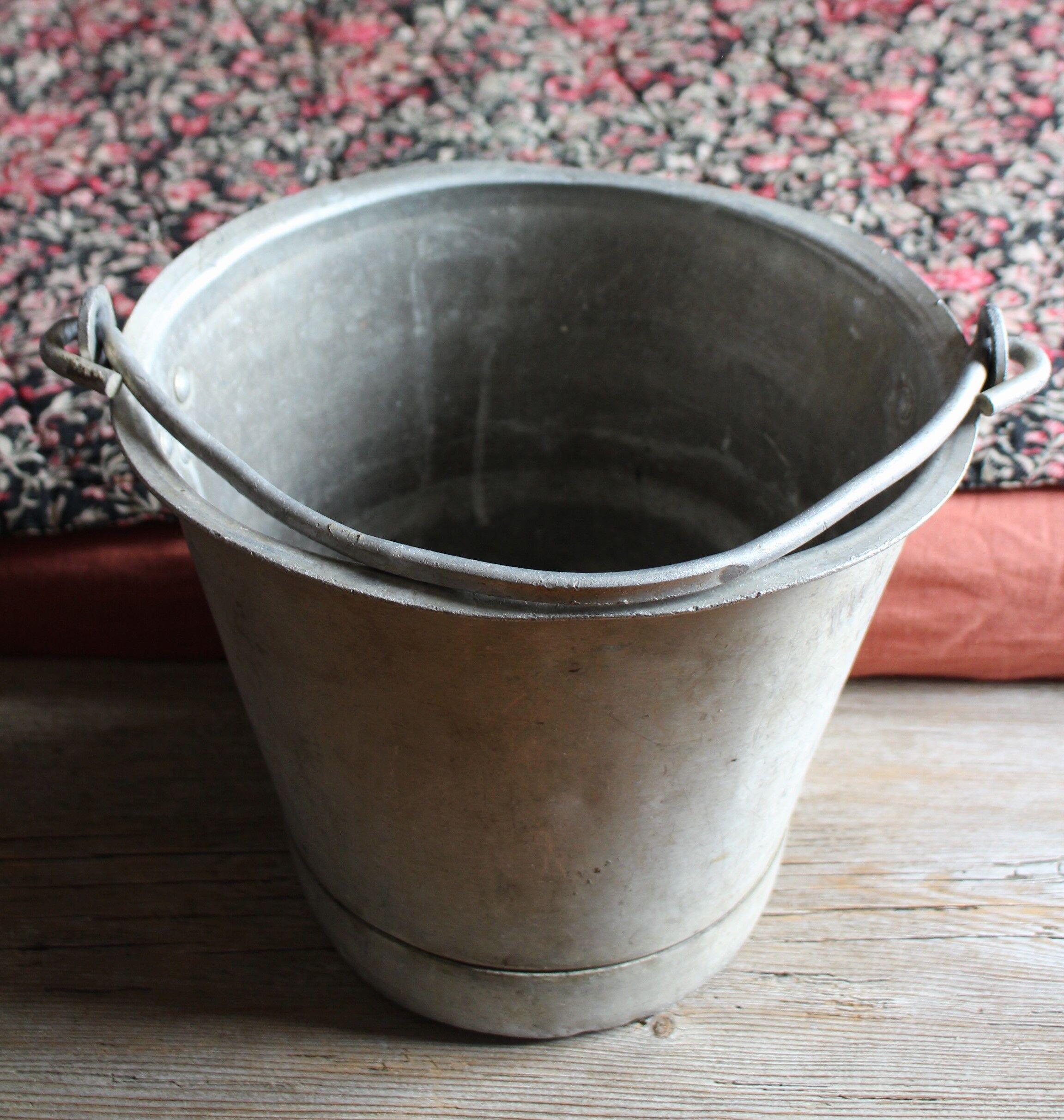 Milk bucket in aluminum