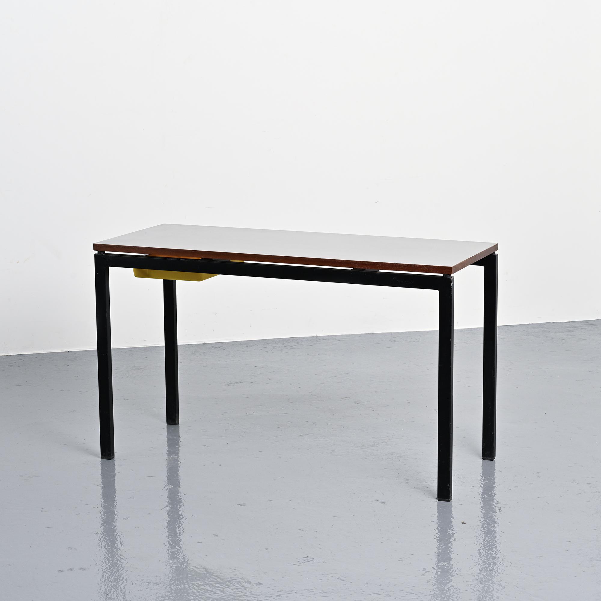 Bureau Cansado par Charlotte Perriand, circa 1962.